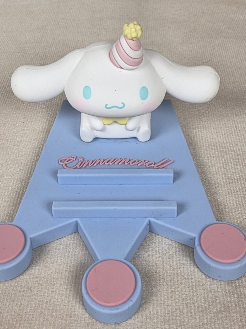 Sanrio Miniso Cinnamoroll Crown Phone Holder Stand + 2 K pop Singers - Picture 5 of 10